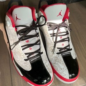 Like new! Men’s 11.5 Jordon shoes.